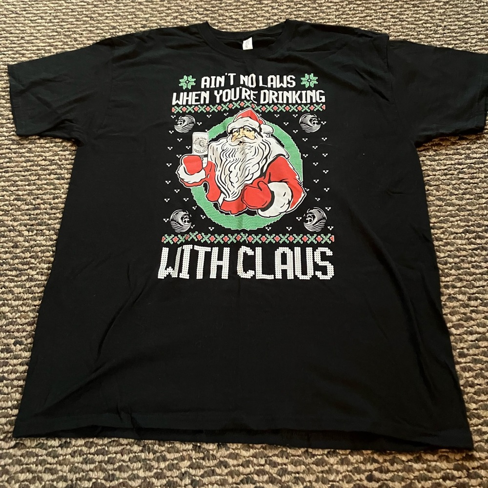 Men’s Christmas T-Shirt size X-Large color black like new